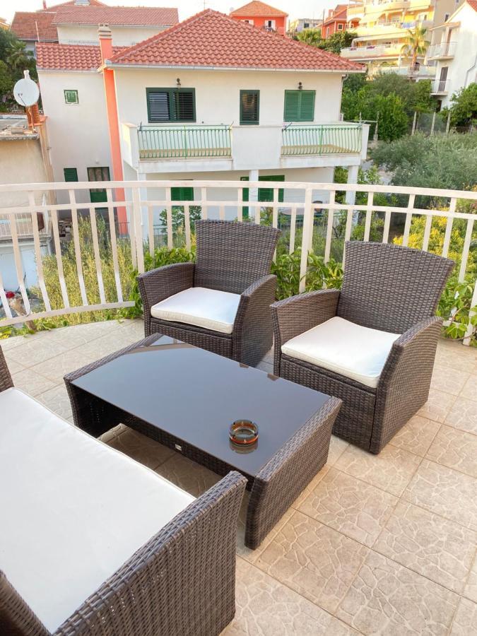 D.O.O. Yury Apartment Trogir Exteriör bild