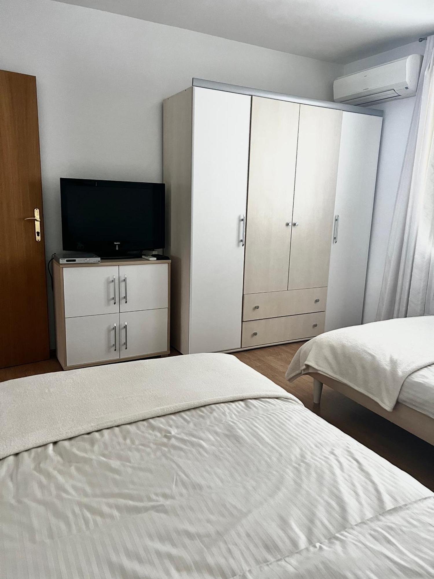 D.O.O. Yury Apartment Trogir Exteriör bild