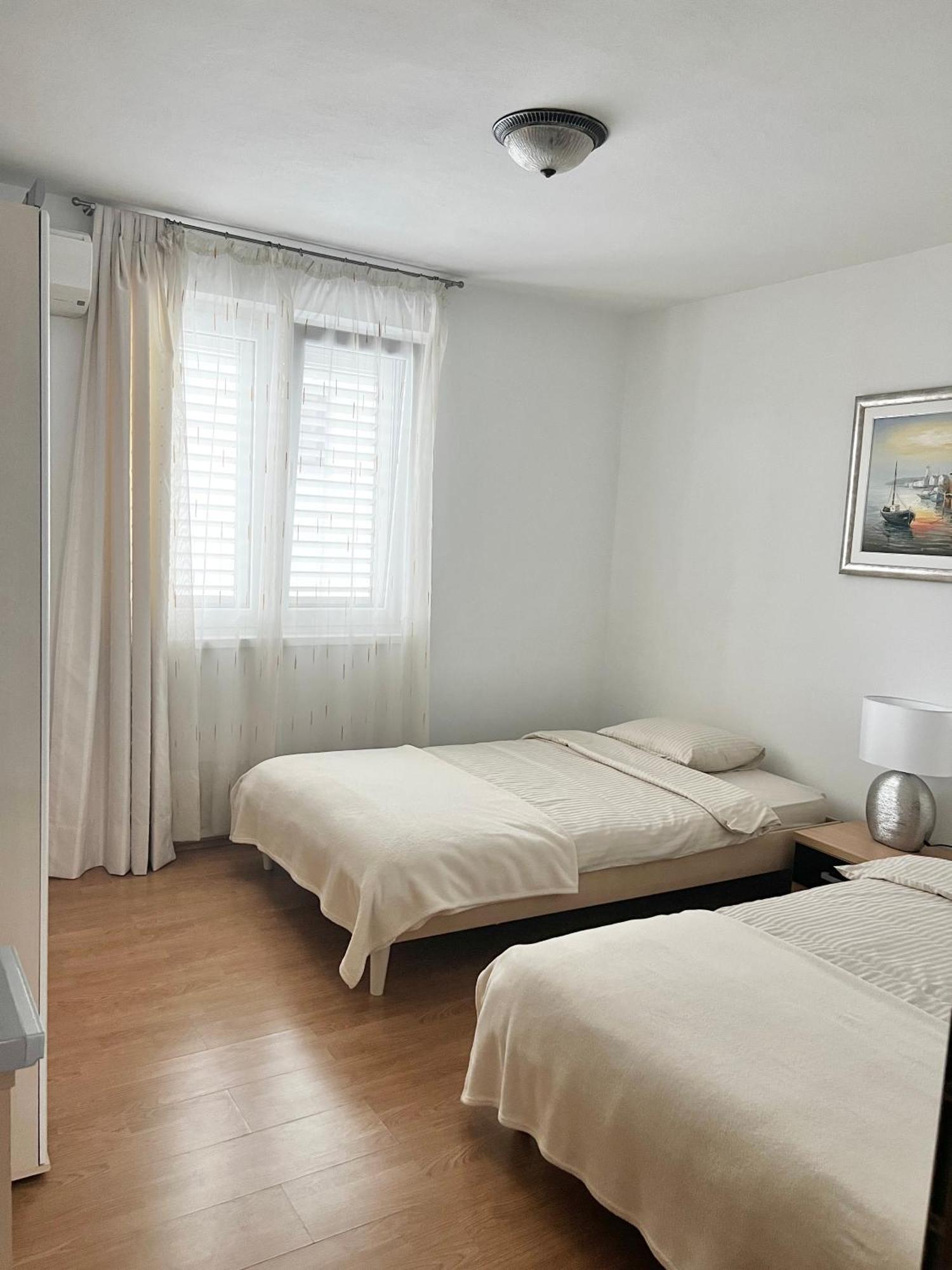 D.O.O. Yury Apartment Trogir Exteriör bild