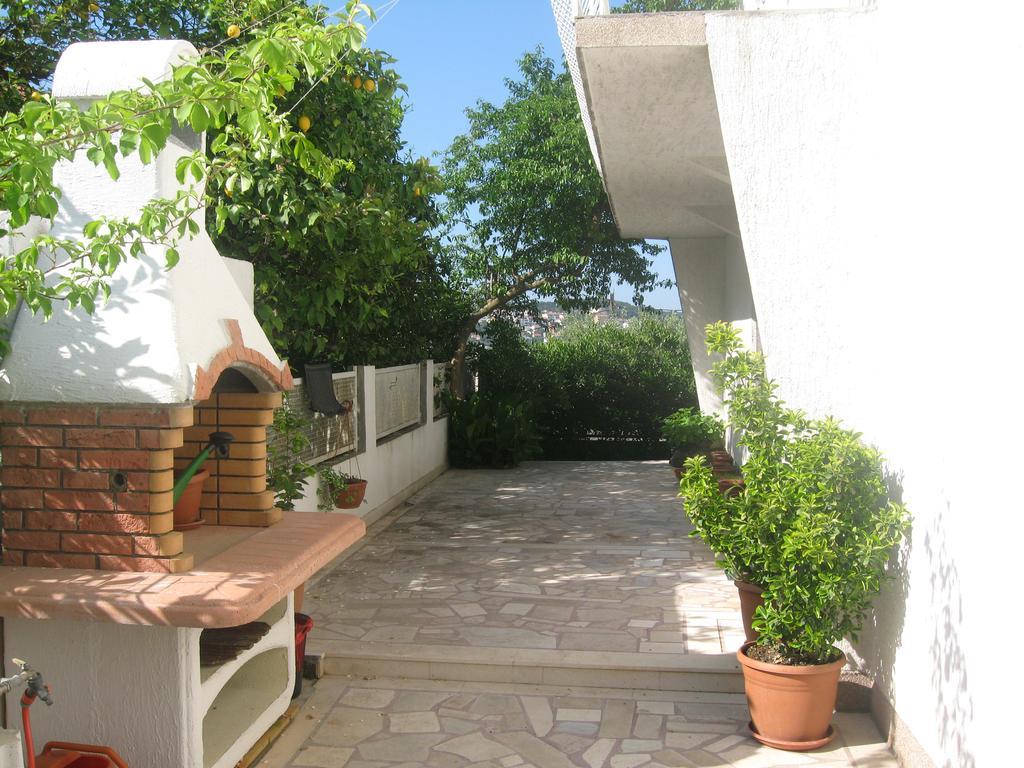 D.O.O. Yury Apartment Trogir Exteriör bild